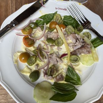 Le Crocodile - Niçoise salad with Tuna. - French Near Me - Brooklyn, New York Le Crocodile - Niçoise salad with Tuna. - French Near Me - Brooklyn, New York