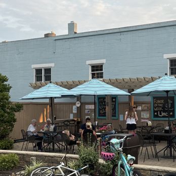 Walker Bros Ice Cream - Outdoor seating - Ice Cream & Frozen Yogurt Near Me - Montgomery, Ohio Walker Bros Ice Cream - Outdoor seating - Ice Cream & Frozen Yogurt Near Me - Montgomery, Ohio