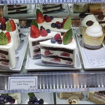Paris Baguette - Yummy cakes always fresh fruit - Coffee & Tea Near Me - New York, New York