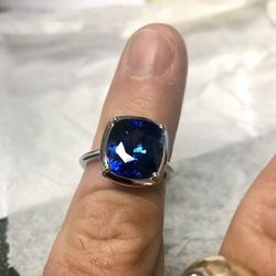 Lester Martin Jewelers - Custom made sapphire ring