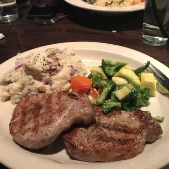 Charleston's - American Near Me - Carmel, Indiana
