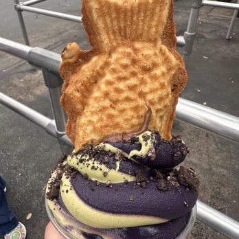 Six Flags Over Texas - Soft serve, Matcha and Ube Twist - Amusement Parks Near Me - Arlington, Texas Six Flags Over Texas - Soft serve, Matcha and Ube Twist - Amusement Parks Near Me - Arlington, Texas