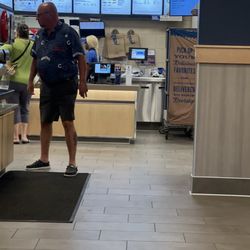 Culver’s - Entryway to counter for ordering
