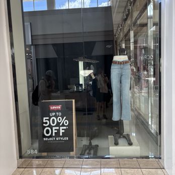 Pembroke Lakes Mall - Levi's store that is opening where for forever twenty one store was - Shopping Centers Near Me - Pembroke Pines, Florida Pembroke Lakes Mall - Levi's store that is opening where for forever twenty one store was - Shopping Centers Near Me - Pembroke Pines, Florida