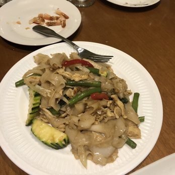 Rose Garden - Chicken Pat Thai - Thai Near Me - Vacaville, California