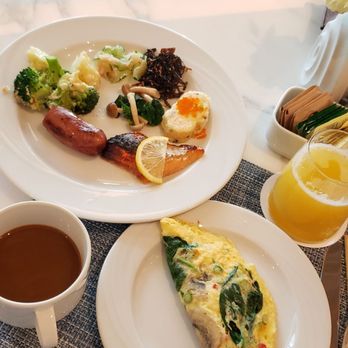 Halekulani Bakery - Bakeries Near Me - Honolulu, Hawaii