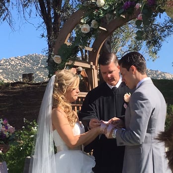 Wedding-Pastor.com - Tying the knot, literally. - Officiants Near Me Wedding-Pastor.com - Tying the knot, literally. - Officiants Near Me