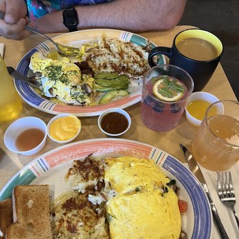 Squeeze In - Mix it up omelet and the bacon Benny! Lots of extra sauce - American Near Me - Las Vegas, Nevada Squeeze In - Mix it up omelet and the bacon Benny! Lots of extra sauce - American Near Me - Las Vegas, Nevada
