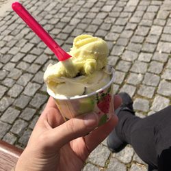 Eisdiele Otte - Stracciatella und grüner Apfel