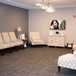 Columbus Aesthetic & Plastic Surgery - Upstairs waiting area