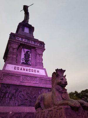 Monument to Cuauhtémoc by null