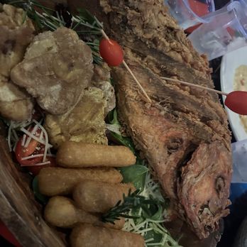 Gozamba Restaurant & Lounge - Pescado Frito - Lounges Near Me - Orlando, Florida
