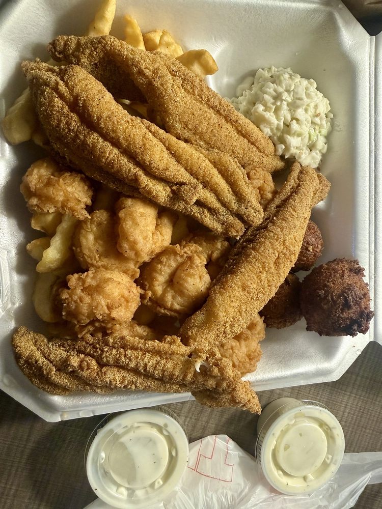 Food from Pelican Seafood & Poboy