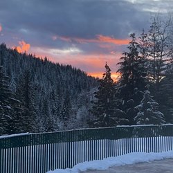 Nakusp Hot Springs, Chalets & Campground - Sunset from the spring