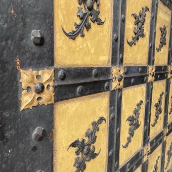 Marienplatz - Door of large gothic building - Public Plazas Near Me - Munich, BY