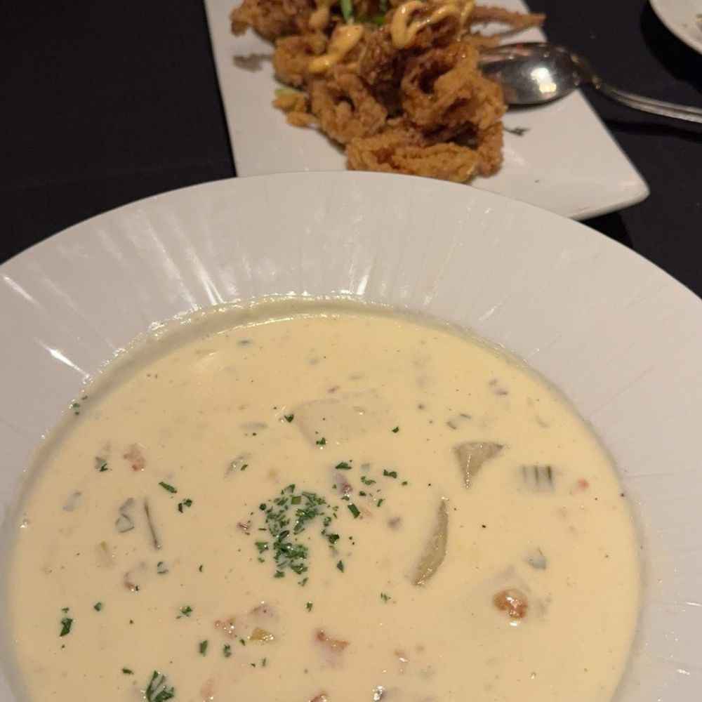 Henry's Steakhouse - Clam chowder 8/10 and calamari 2/10 - Steakhouses Near Me - Placerville, California