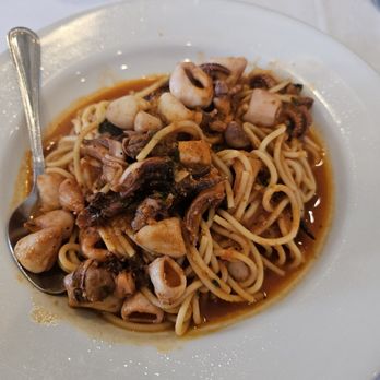West Coast Cafe - spaghetti con calamari $22.50...big portion... - Italian Near Me - San Bruno, California West Coast Cafe - spaghetti con calamari $22.50...big portion... - Italian Near Me - San Bruno, California