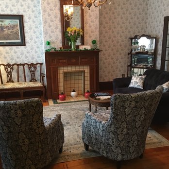 Victoria Inn - Living room - Bed & Breakfast Near Me - Erie, Pennsylvania