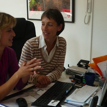dk-ferien - Christiane Sohn (PR und Presse) im Gespräch mit Birgit Hoffmannn Birgit Hoffmann (rechts) - Vacation Rental Agents Near Me - Ahrensburg, SH