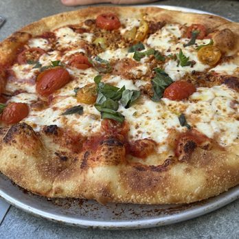 Yard House - Margherita Pizza - Bars Near Me - Hallandale Beach, Florida Yard House - Margherita Pizza - Bars Near Me - Hallandale Beach, Florida