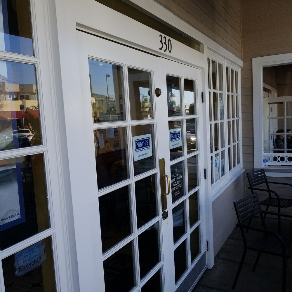 Noah's NY Bagels - Entrance off Manhattan Beach Blvd. - Bagels Near Me - Manhattan Beach, California