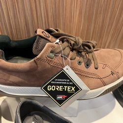 Walking On A Cloud - Walking on a Cloud - Gore-Tex footwear display