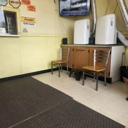 Mack's Chicken - Inside