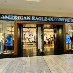 American Eagle Outfitters - Front entrance to store
