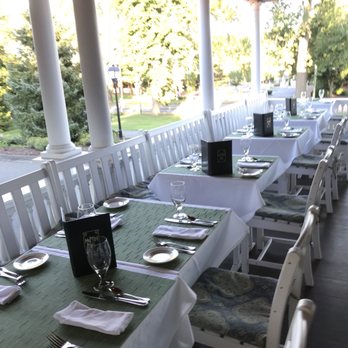 Metro Bis - Beautiful porch seating - New American Near Me - Simsbury, Connecticut Metro Bis - Beautiful porch seating - New American Near Me - Simsbury, Connecticut