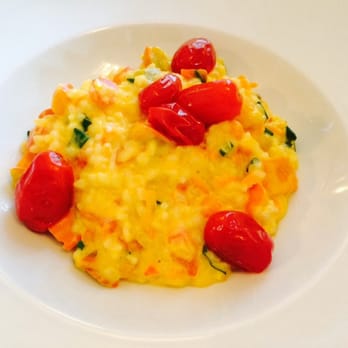 Mittendrin - Frischkäserisotto mit Hokkaidokürbis und Schmortomaten - International Near Me - Munich, BY Mittendrin - Frischkäserisotto mit Hokkaidokürbis und Schmortomaten - International Near Me - Munich, BY