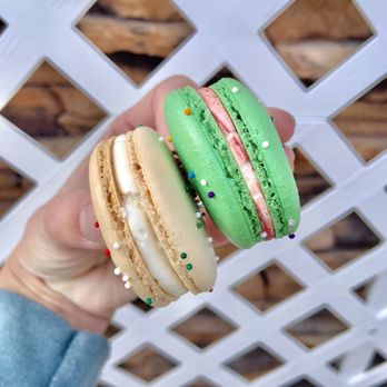 FiiZ Drinks - Seasonal macaroons-- egg nog and peppermint - Desserts Near Me - Highland, Utah