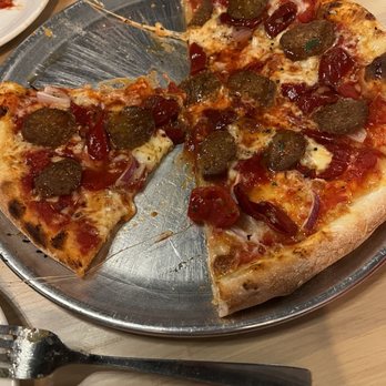 The Fold Craft Pizza + Kitchen - Bee Sting with meatball - Pizza Near Me - Sunriver, Oregon