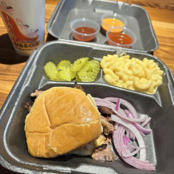 Jack Cawthon's Bar-B-Que - Brisket sandwich (Mac and cheese not so good) - Barbeque Near Me - Nashville, Tennessee Jack Cawthon's Bar-B-Que - Brisket sandwich (Mac and cheese not so good) - Barbeque Near Me - Nashville, Tennessee