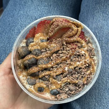 Pur Bowls - Cacao bowl with cacao nibs, strawberries, blueberries, almond butter, cinnamon powder and Himalayan salt. - Acai Bowls Near Me - Long Beach, California Pur Bowls - Cacao bowl with cacao nibs, strawberries, blueberries, almond butter, cinnamon powder and Himalayan salt. - Acai Bowls Near Me - Long Beach, California