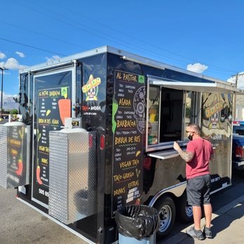 Tacos La Mordida - Best Birria taco truck/trailer - Food Trucks Near Me