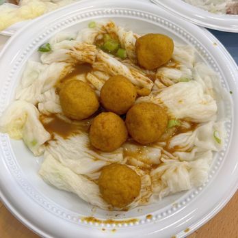 Steam Box Rice Roll - Curry Fish Ball Steam Rice Roll (w/ Green Onions) - Cantonese Near Me - Brooklyn, New York