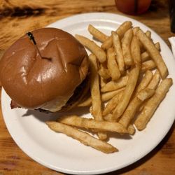 Bucketheads Sports Bar & Grill