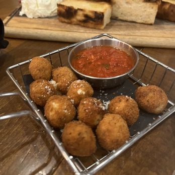 Pomo - Phoenix - Mozza balls - Pizza Near Me - Phoenix, Arizona Pomo - Phoenix - Mozza balls - Pizza Near Me - Phoenix, Arizona