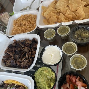Happy Taco - Nachos with NO CHEESE. HOW DO YOU FORGET THE CHEESE!???? - Burgers Near Me - Los Angeles, California