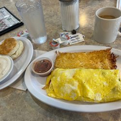 Classic Diner - Great Mexican omelet with crispy hash browns and a flaky biscuit and gravy!!!