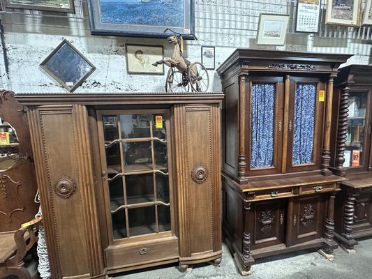 Seattle Antiques Market by null