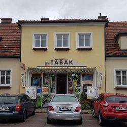 Franz Hollogschwandtner - Außenfassade & Parkplätze