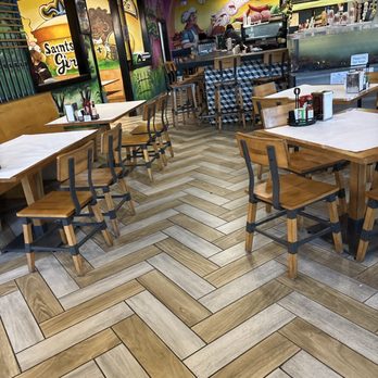 Big EZ Seafood & Oyster - Dinner area - Seafood Near Me - Kenner, Louisiana Big EZ Seafood & Oyster - Dinner area - Seafood Near Me - Kenner, Louisiana