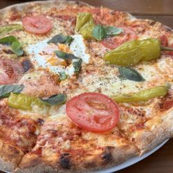 Pizzeria Piccola - Pizza Caprese + Egg + Peperoni
