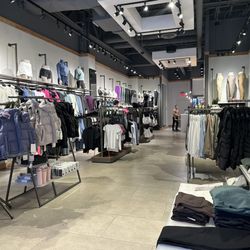 lululemon - Buying my daughter a birthday gift with my Sweat Collective discount. Amen for this 25% discount!