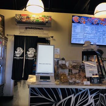 Grinds 2 Da Max Russell - Inside - Hawaiian Near Me - Las Vegas, Nevada