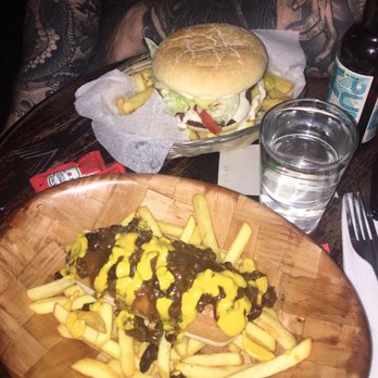 Gardeners Arms - Vegan chili hotdog over fries and a vegan burger in the back - both are awesome bar food when u throw your diet out the window - Pubs Near Me - Oxford, OXF Gardeners Arms - Vegan chili hotdog over fries and a vegan burger in the back - both are awesome bar food when u throw your diet out the window - Pubs Near Me - Oxford, OXF