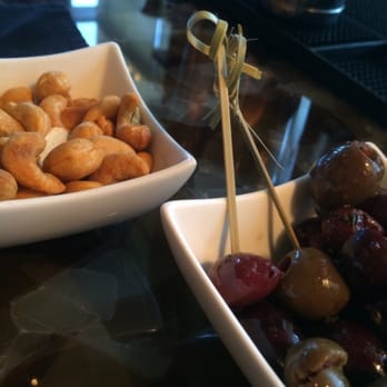 MO Bar + Lounge - Bar snack - Lounges Near Me - Miami, Florida MO Bar + Lounge - Bar snack - Lounges Near Me - Miami, Florida