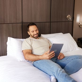 Ramada by Wyndham Burbank Airport - Hotels Near Me - Burbank, California Ramada by Wyndham Burbank Airport - Hotels Near Me - Burbank, California