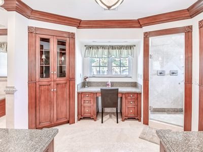 Frederick's Wine and Dine by null